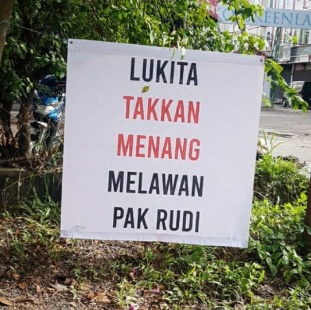 17nov-spanduk provokasi Rudi