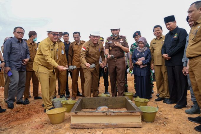 Gubernur Kepri Letakkan Batu Pertama Pembangunan Gedung Rawat Inap Jiwa dan Perkantoran RSKJKO EHD