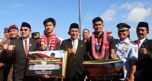 Pemprov Kepri Berikan Uang Pembinaan kepada 3 Atlet Peraih Medali Sea Games Kamboja 2023