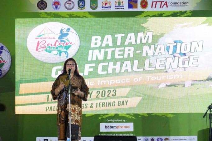 Dukung Peningkatan Sektor Pariwisata, Muhammad Rudi Terima Penghargaan Indonesia Visioner Leader