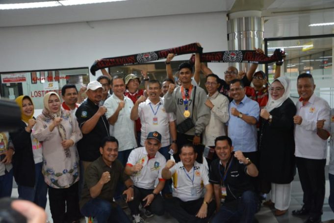 Bandara Hang Nadim Riuh, Sambut Atlet Sea Games Peraih Emas dari Kepri, Ramadhan Sananta dan Tengku Ardiansyah
