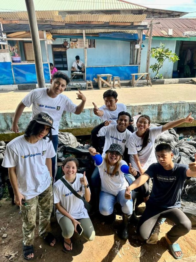 Bersama Colours Global, Sahabat Humas BP Batam Kembali Lakukan Aksi Bersih-Bersih di Tanjung Riau