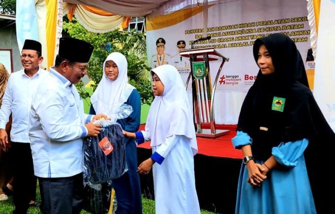 Tiga Tahun Berturut-turut Ketua DK DPRD Kepri Taba Iskandar Serahkan Bantuan untuk Anak Yatim di Batam