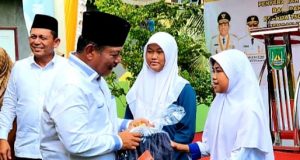 Tiga Tahun Berturut-turut Ketua DK DPRD Kepri Taba Iskandar Serahkan Bantuan untuk Anak Yatim di Batam