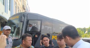 Kasus Love Scamming WNA China Di Batam, Polda Kepri Serahkan Tersangka dan Barang Bukti ke Polisi China