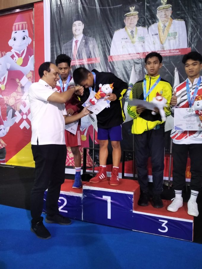 Petinju Kepri Lionel Efraim Raih Emas di POPNAS