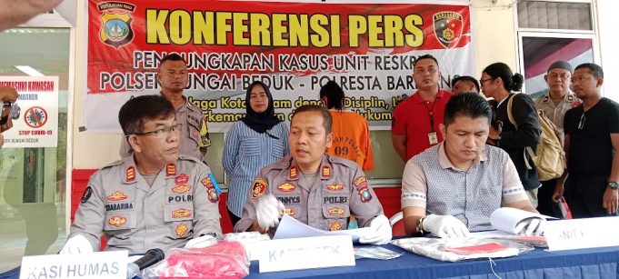 Tragis, Dilahirkan, Dibekap lalu Dibuang di Tong Sampah