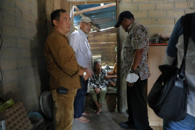 Penuh Kehangatan, Sudirman Saad Temui Nenek Amlah