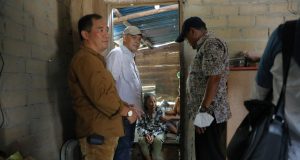 Penuh Kehangatan, Sudirman Saad Temui Nenek Amlah