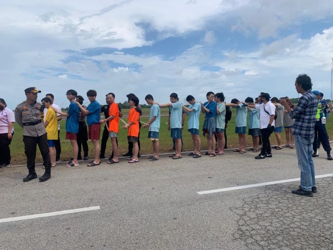 Gunakan 3 Pesawat Carter, 153 WNA Asal China Dipulangkan Melalui Batam