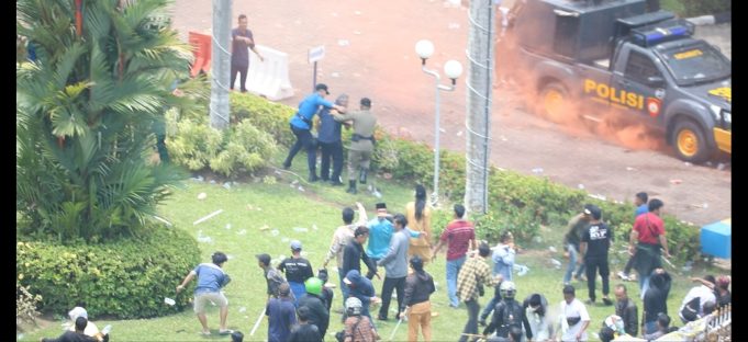 Aksi Damai Berakhir Ricuh, Korban Warga, Pegawai BP dan Aparat Kepolisian