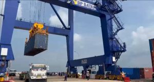 Sejak Pengoperasian STS Crane, Kegiatan Bongkar Muat Semakin Efektif