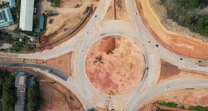 Peningkatan Ruas Jalan dan Pembangunan Bundaran Bandara Sudah Mulai Terlihat