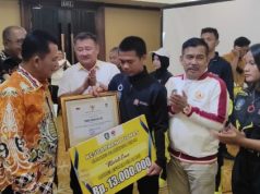 17 Atlet Pelajar Berprestasi dan 15 Pelatih Terima Bantuan dari Pemprov Kepri