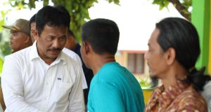 Muhammad Rudi Serahkan 1.004 Kartu BPJS Ketenagakerjaan untuk Nelayan