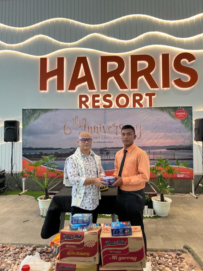 HARRIS Resort Barelang Batam Berbagi Hadiah Berkah di Ultah ke 6