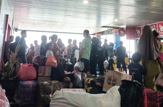 Ribuan Calon Penumpang Padati Pelabuhan SBP Tanjungpinang
