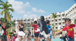 Mandi Busa plus Istana Balon di HARRIS Resort Waterfront Batam Seru Habiis!