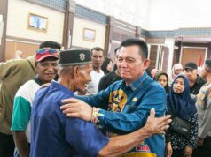 Gubernur Ansar Serahkan Bantuan Rp1,5 Miliar kepada Korban Bencana di Karimun