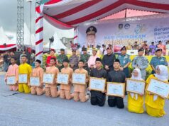 Gubernur Kepri Ansar Ahmad Beri Penghargaan ke Petenis Yunior Kepri Prawara Mulya Laksana