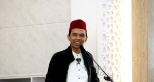 Ustadz Abdul Somad Isi Tausiyah di Masjid BJ Habibie BP Batam