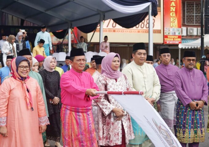 Gubernur Ansar Lepas Puluhan Ribu Peserta Pawai Ta’aruf MTQH Ke X Provinsi Kepri