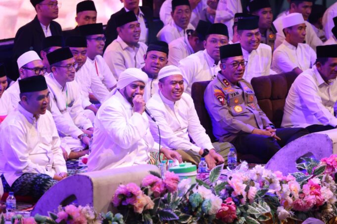 Kapolda Hadiri Acara Kepri Bersholawat Bersama Tokoh Nasional