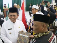 Gubernur Ansar Lepas 487 Jemaah Calon Haji Kloter 1 Embarkasi Batam