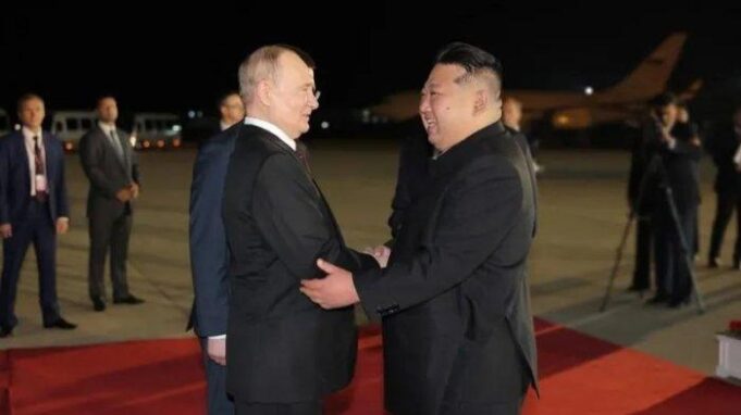 Presiden Rusia Hadiahi Kendaraan Mewah Aurus Senat Kepada Kim Jong Un