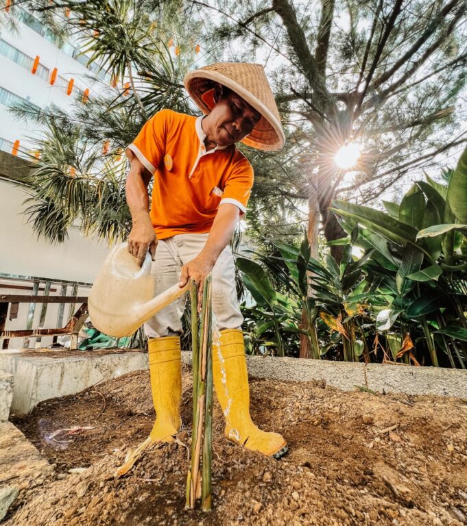 HARRIS Hotel Batam Center Wujudkan Komitmen Lingkungan Melalui Program Daur Ulang Sampah Inovatif