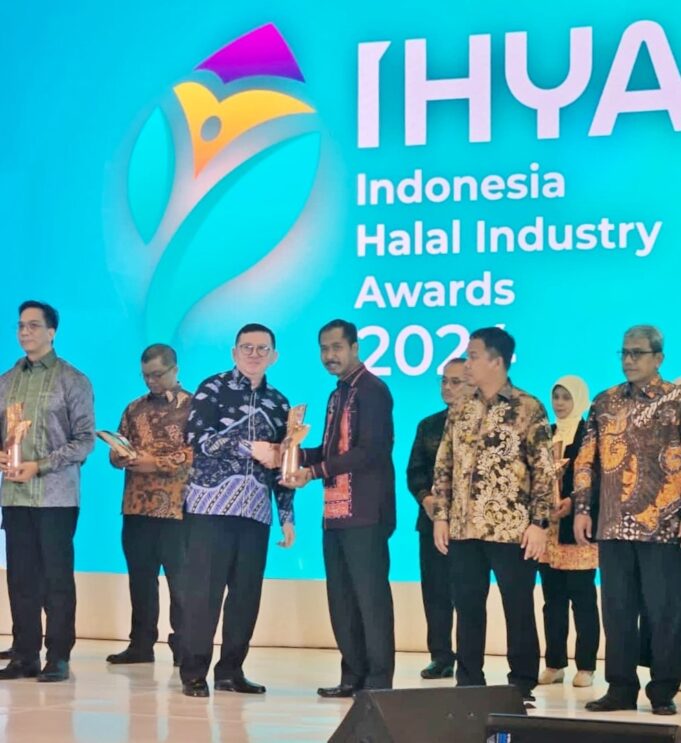 Pemprov Kepri Kembali Raih Penghargaan pada Ajang Indonesia Halal Industri Award 2024