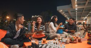 Taburan Hadiah di Perayaan Ulang Tahun ke 2 Angkringan Teras HARRIS