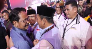 Nurdin Basirun Meneteskan Air Mata di Pelukan Ansar