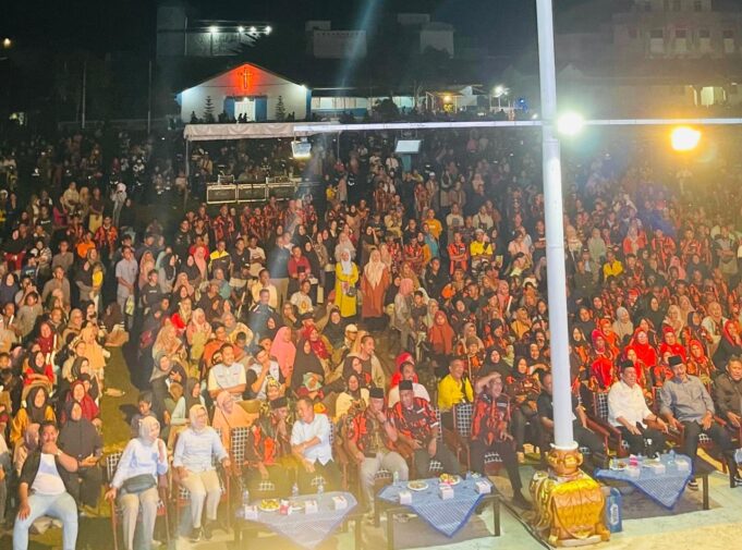 Dimeriahkan Penampilan Opick, Ribuan Warga Dabo Singkep Hadiri Kampanye Ansar Ahmad