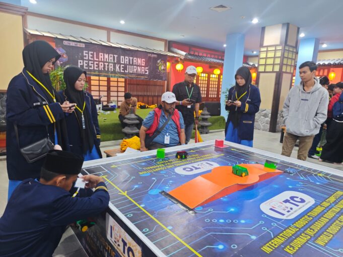 Membanggakan! Pondok Pesantren Karya Mas Bangsa IIBS Borong Piala Kejuaraan Robotika Tingkat Nasional