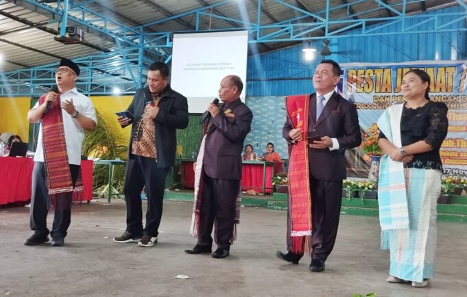 Ratusan Jemaat HKI Terkesima Nyanyang Lantunkan Lagu Batak dengan Fasih