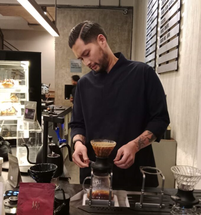 Alara Coffee & Space Batam Sajikan Racikan Kopi Spesial Mikael Jasin sang Juara World Barista Championship 2024
