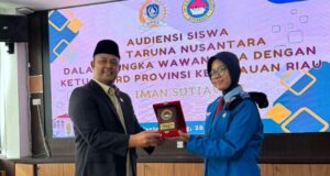 Ketua DPRD Kepri Iman Sutiawan Berikan Pesan Kepemimpinan kepada Siswa Taruna Nusantara