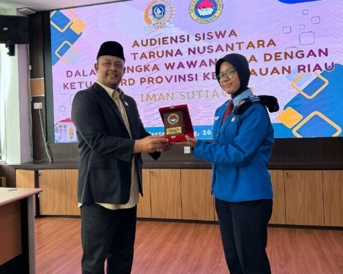 Ketua DPRD Kepri Iman Sutiawan Berikan Pesan Kepemimpinan kepada Siswa Taruna Nusantara