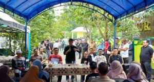 Sambangi Keluarga Korban Longsor, Amsakar-Li Claudia tak Henti Beri Semangat