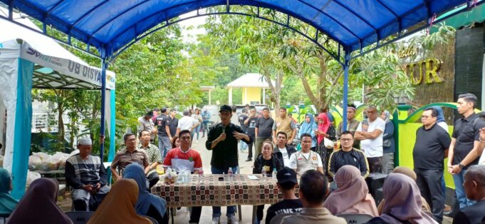 Sambangi Keluarga Korban Longsor, Amsakar-Li Claudia tak Henti Beri Semangat