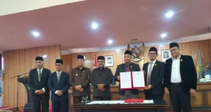 DPRD Karimun Umumkan Iskandarsyah dan Rocky Marciano Bawole sebagai Bupati dan Wakil Bupati Terpilih Periode 2025-2030