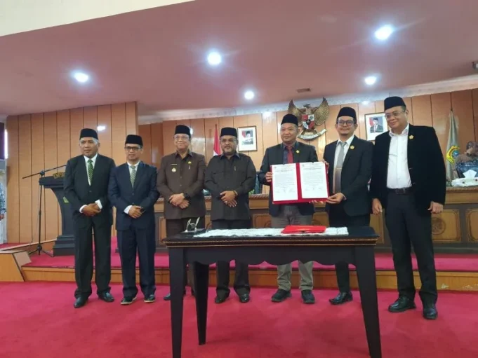 DPRD Karimun Umumkan Iskandarsyah dan Rocky Marciano Bawole sebagai Bupati dan Wakil Bupati Terpilih Periode 2025-2030