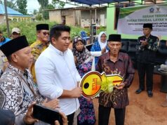 Bupati Roby Kurniawan Serahkan Bantuan RTLH di Bintan
