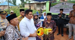 Bupati Roby Kurniawan Serahkan Bantuan RTLH di Bintan