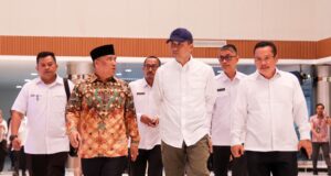 Wagub Kepri Nyanyang Haris Sambut Kedatangan Menteri Transmigrasi RI di Batam