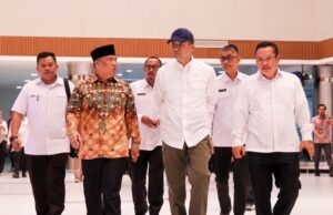 Wagub Kepri Nyanyang Haris Sambut Kedatangan Menteri Transmigrasi RI di Batam