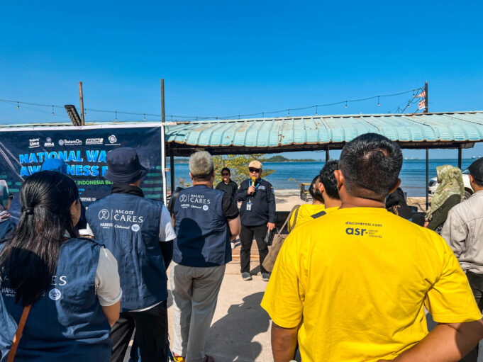 HARRIS Barelang Batam & YELLO Hotel Harbour Bay Batam Berkontribusi dalam Aksi Bersih-Bersih HPSN 2025 di Pantai Tanjung
