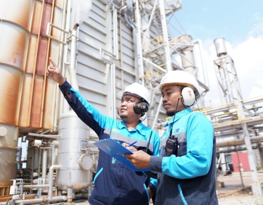Bagikan Tips Lindungi Rumah, PLN Batam Imbau Warga Waspadai Sambaran Petir Saat Cuaca Ekstrem