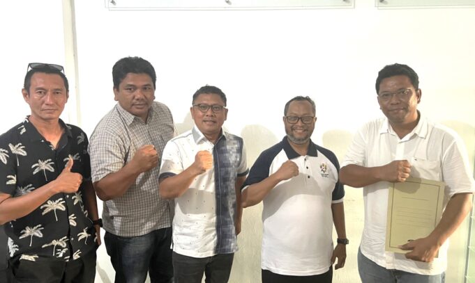 Dua Bacalon Ketua dan DK PWI Kepri Saibansyah dan Parna Simarmata Serahkan Berkas Pendaftaran